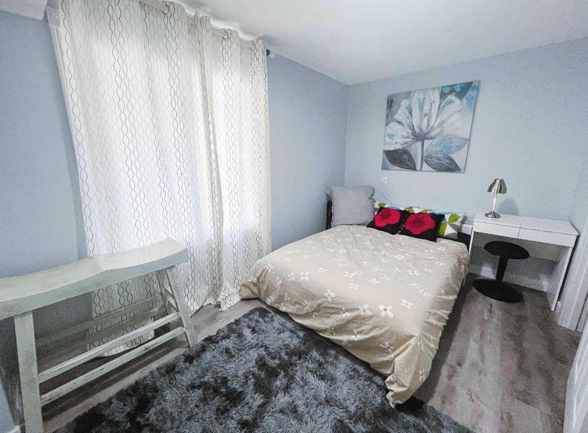 Elegant Garden Suite&2Mins Bus Station Close Lrt& Free Parking คาลการี ห้อง รูปภาพ